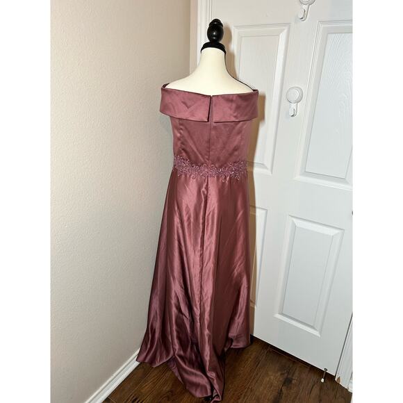 David's Bridal 22W Oleg Cassini A-Line Formal Dress - Picture 15 of 16